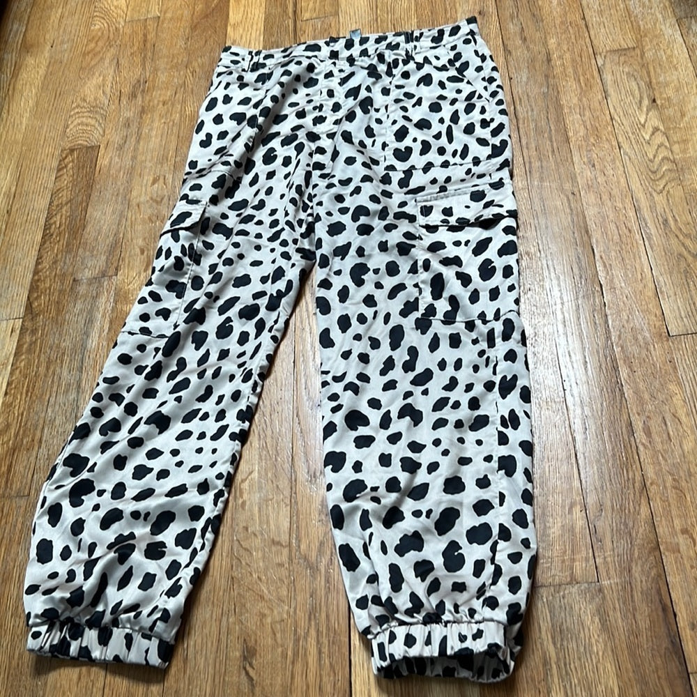 AQUA Women’s Black and Gold Print Pants Size M