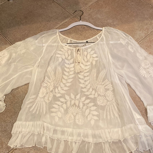 Anthropologie women’s white flowy top with floral details size medium