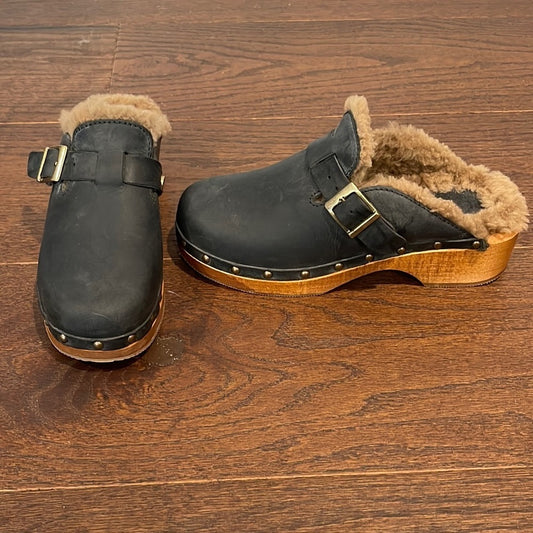 Re/Done Black Leather Classic 70s Shearling Clogs Size 36/6