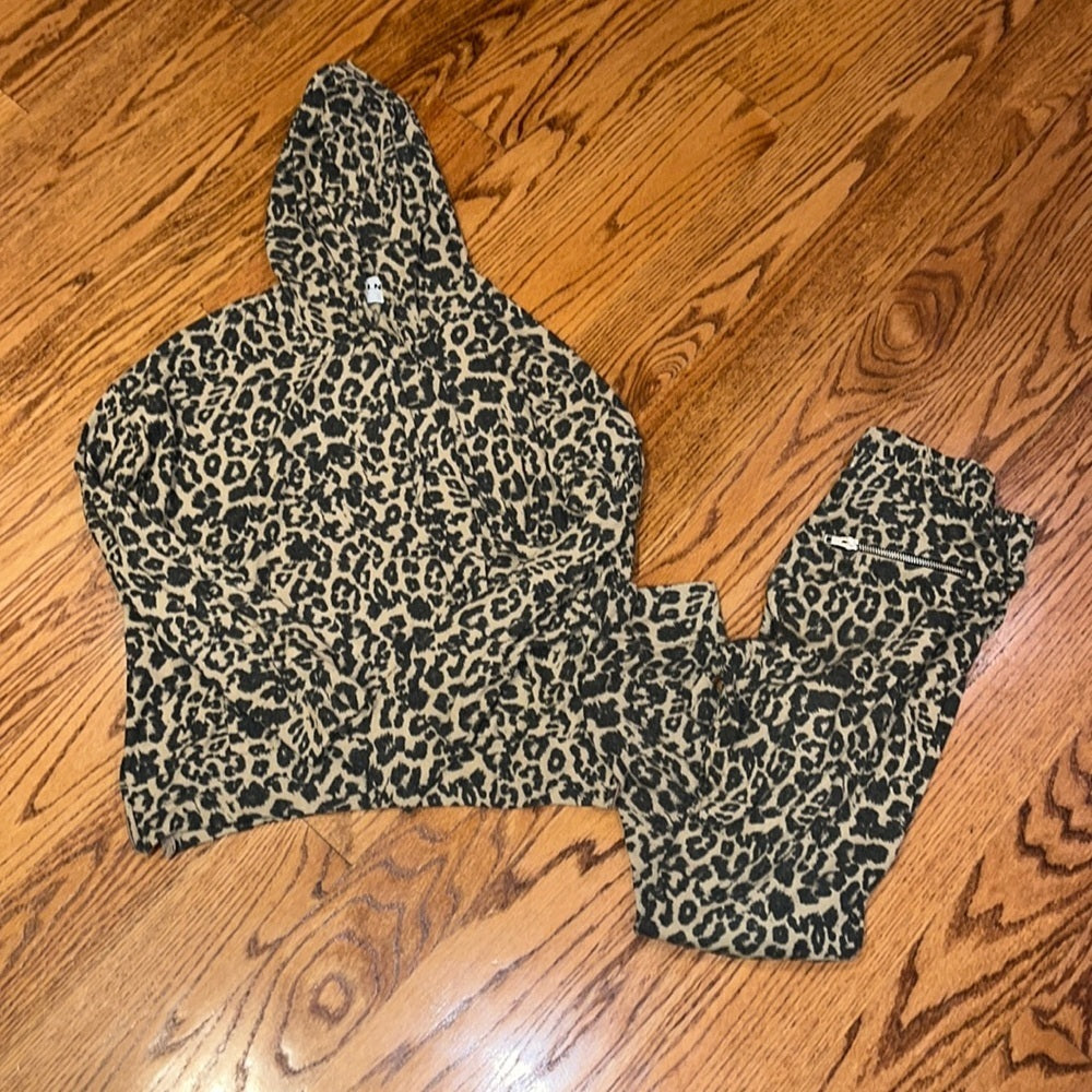 LNA Woman’s Leopard Print Sweatshirt Set Size S