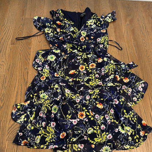 NWT Tahari Women’s Floral Dress - Size 4