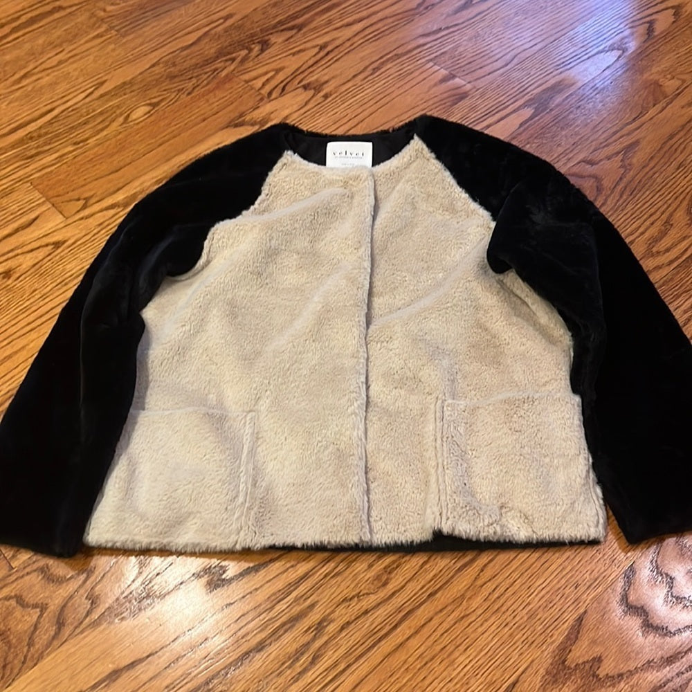 Velvet by Graham & Spencer Woman’s Black and Tan Fuzzy Jacket Size XS