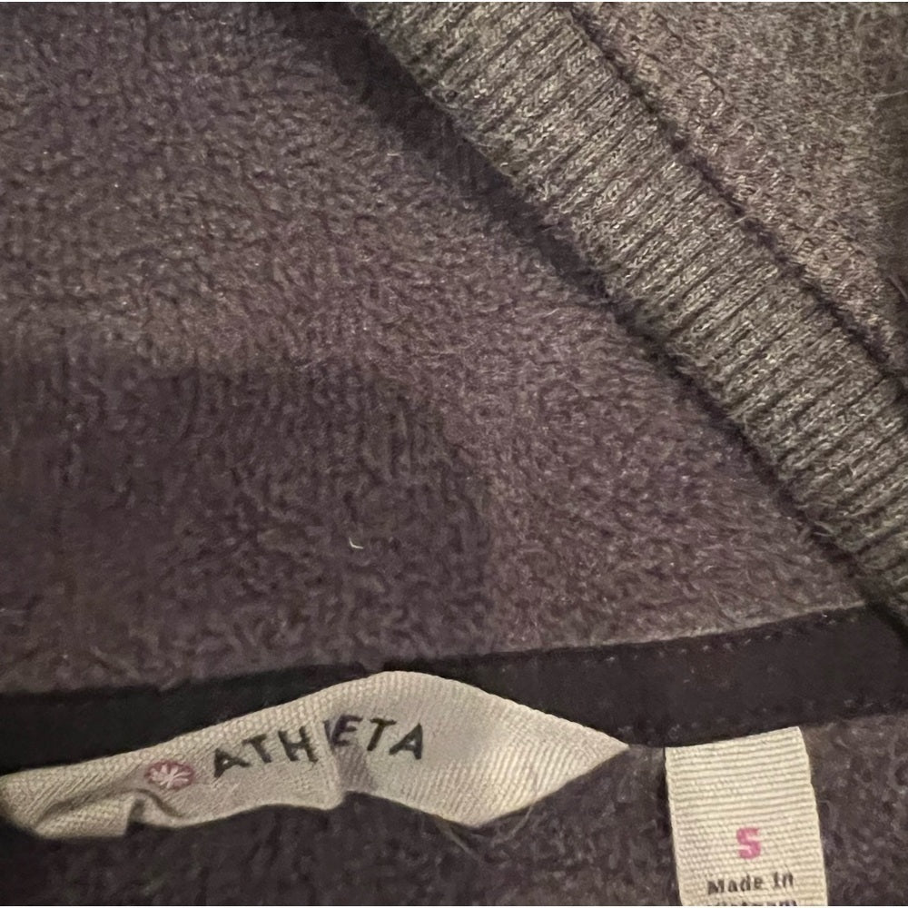 Athleta Woman’s Gray Sweatshirt Size Small