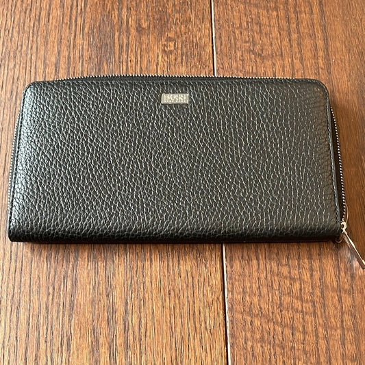 NWT Hugo Boss Black Leather Zip Around Wallet