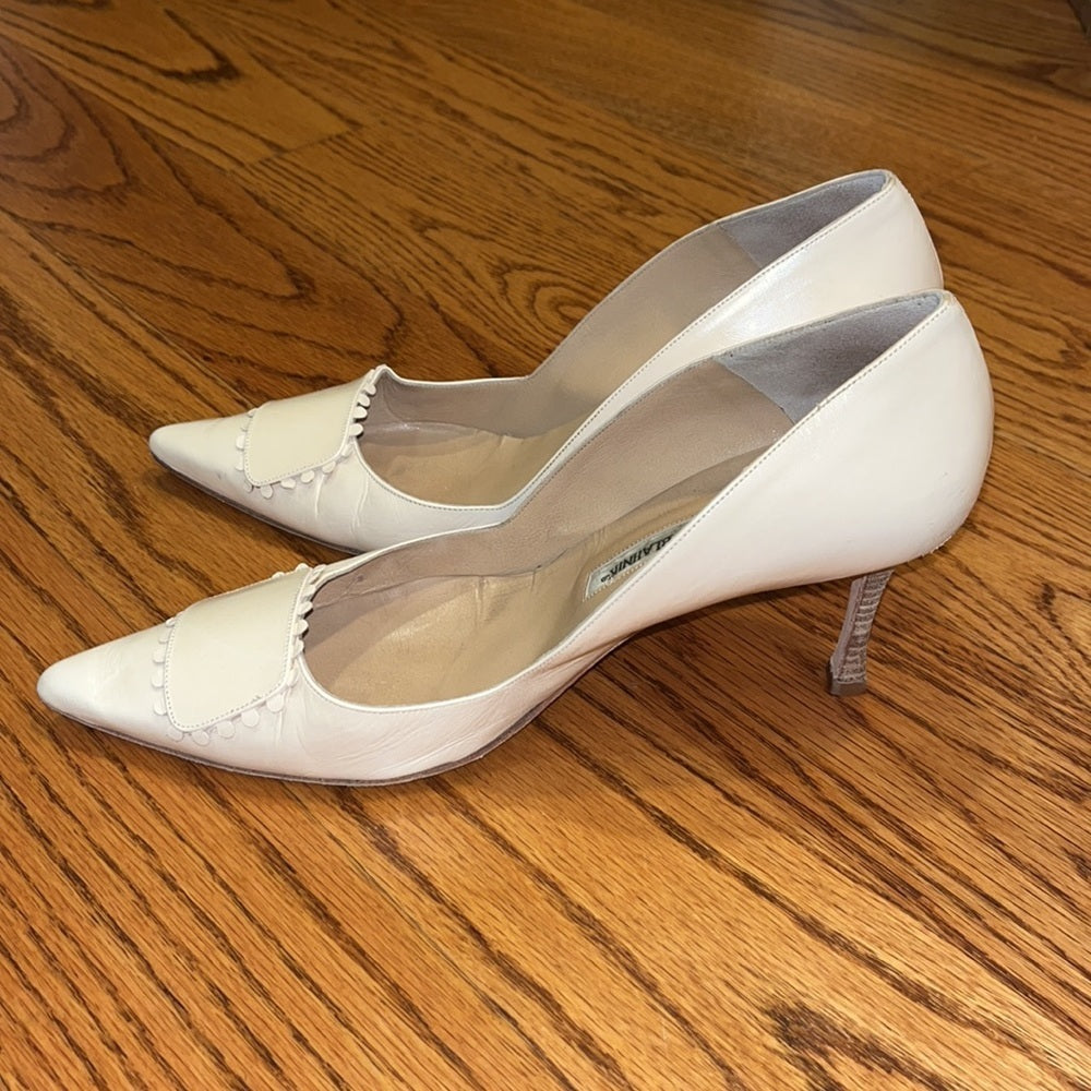 Manolo Blahnik Woman’s Cream Heels Size EU 40.5