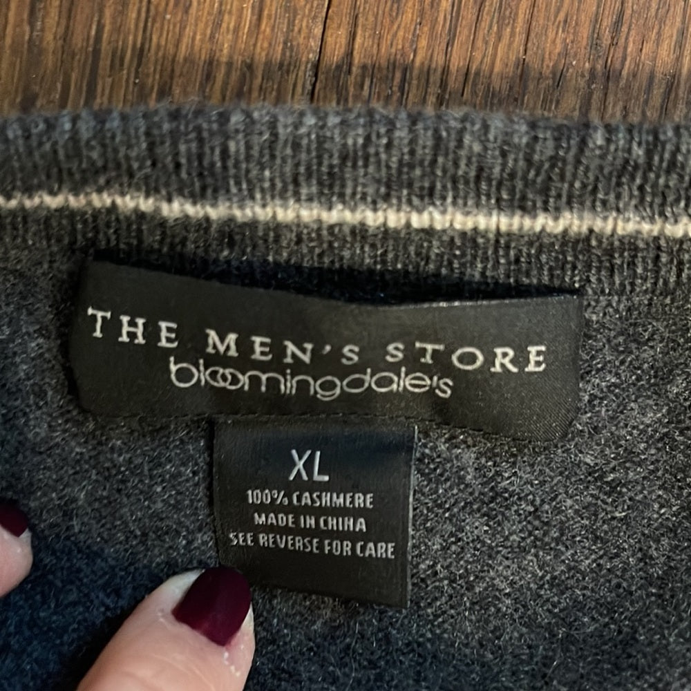 The Men’s Store At Bloomingdales Men’s V-Neck Cashmere Sweater in Grey Size XL