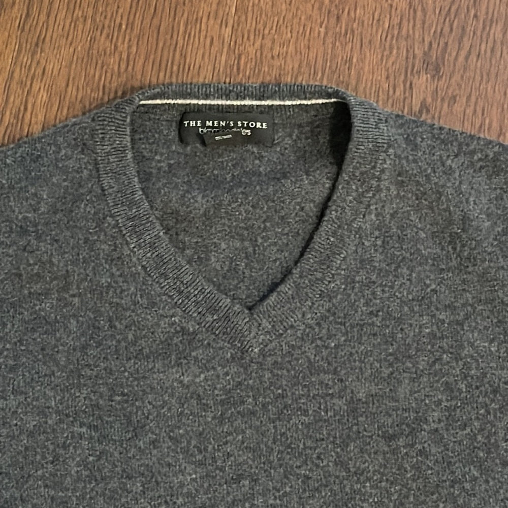 The Men’s Store At Bloomingdales Men’s V-Neck Cashmere Sweater in Grey Size XL