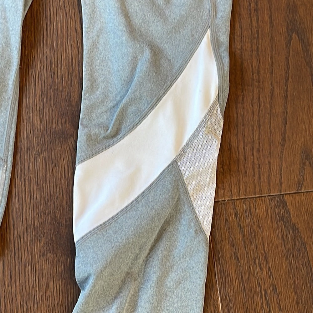 Athleta Grey Capri Pants Size XS