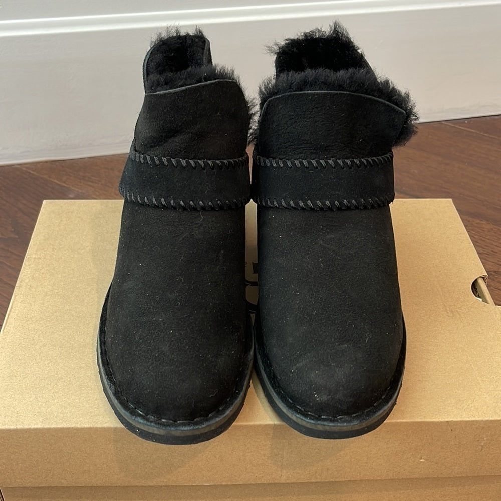 NWT Black Women’s Ugg Short Booties Size 5