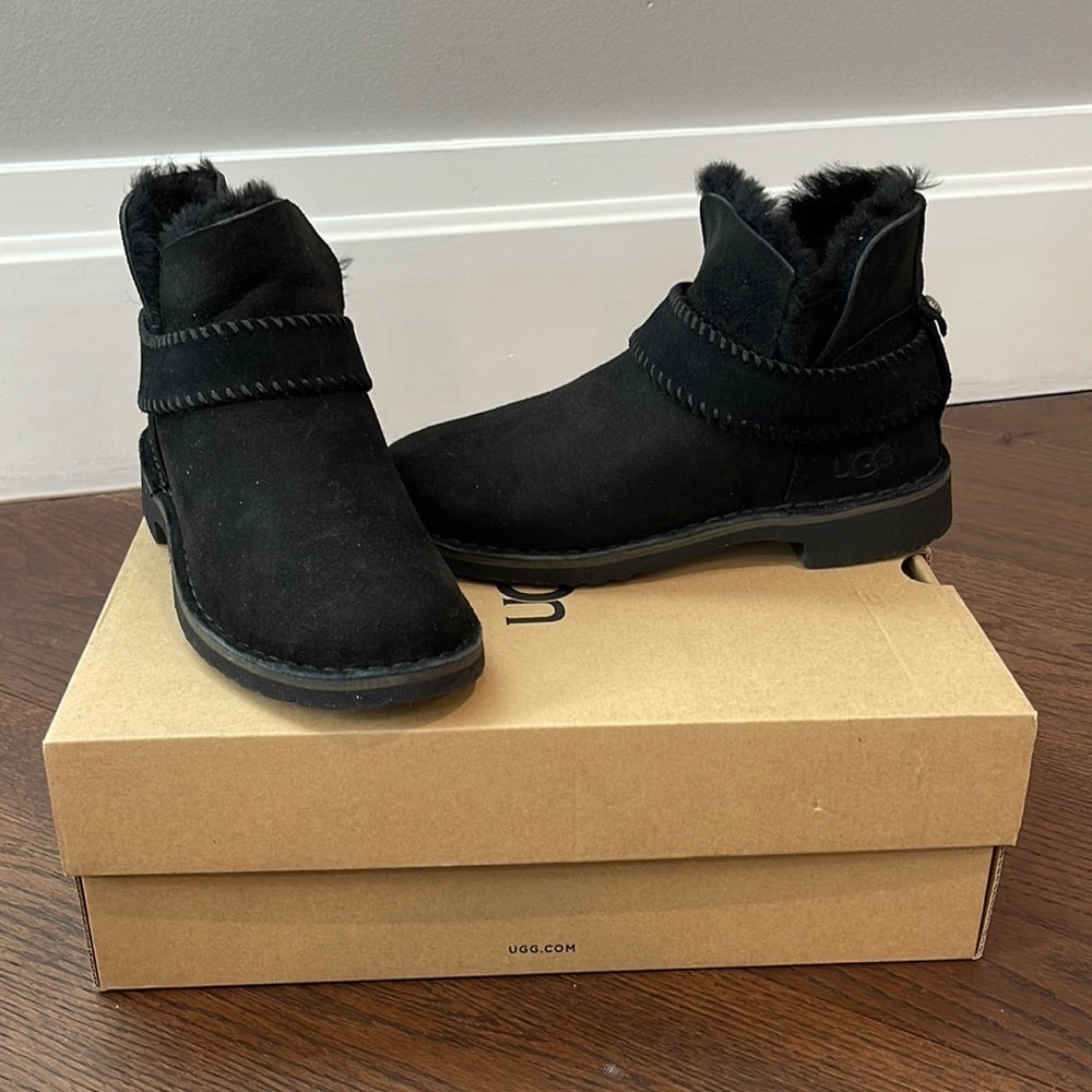 NWT Black Women’s Ugg Short Booties Size 5