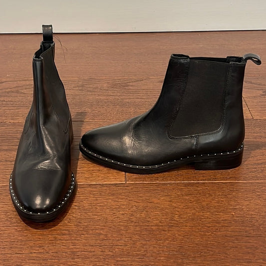 River Island Black Pull On Booties Size 39/9