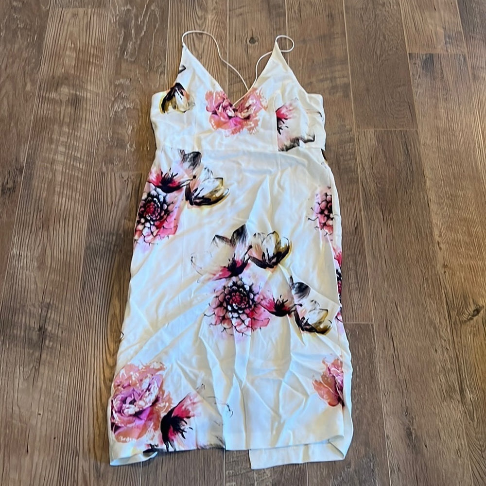 NWT TOPSHOP Woman’s White Floral Dress Size 12