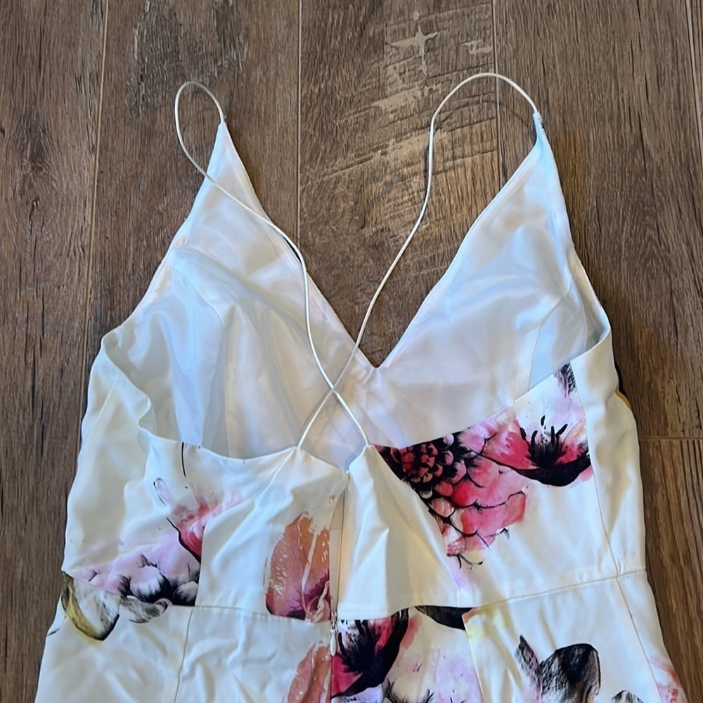 NWT TOPSHOP Woman’s White Floral Dress Size 12