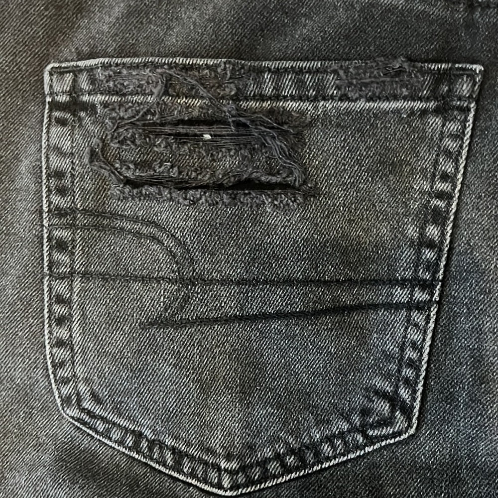 American Eagle Woman’s Black Ripped Jeans Size  8
