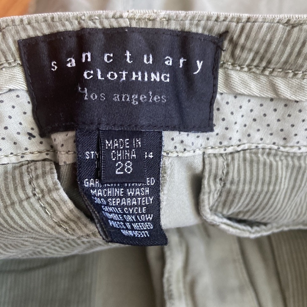 WOMEN’S Sanctuary shorts. Green. Size 28