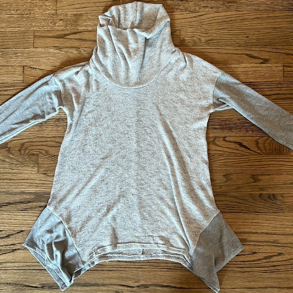 Women’s Design Lab turtleneck sweater Size Medium