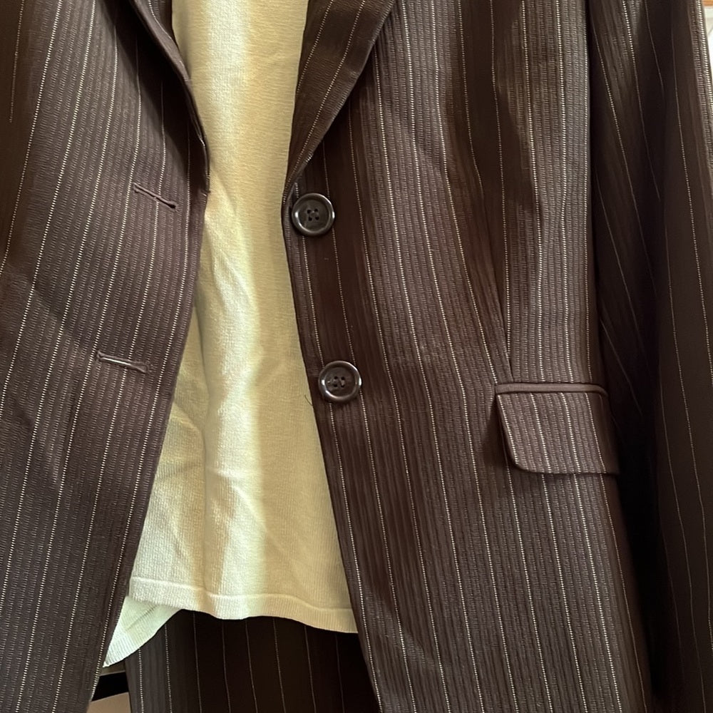 TAHARI pant suit with top size 10