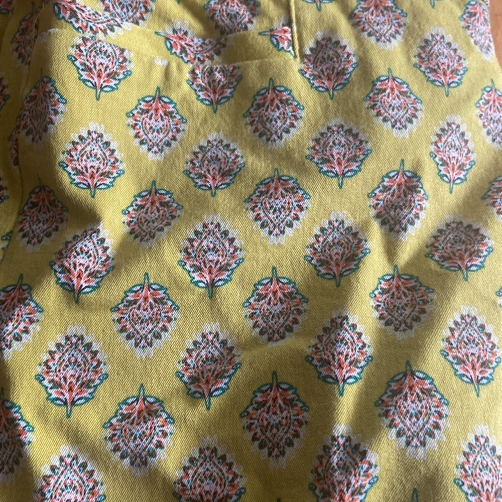 WOMEN’S Banana Republic pants. Yellow. Size 8