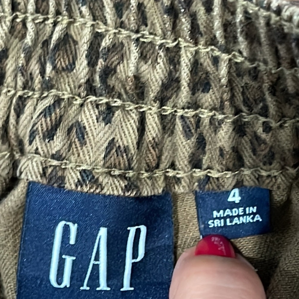 GAP Women’s Casual Pants Size 4