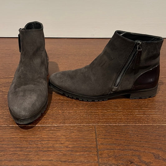 Paul Green Women’s Grey Suede Booties Size 6