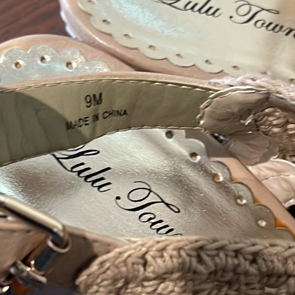 Lulu Townsend Beige Women’s Wedges Size 9