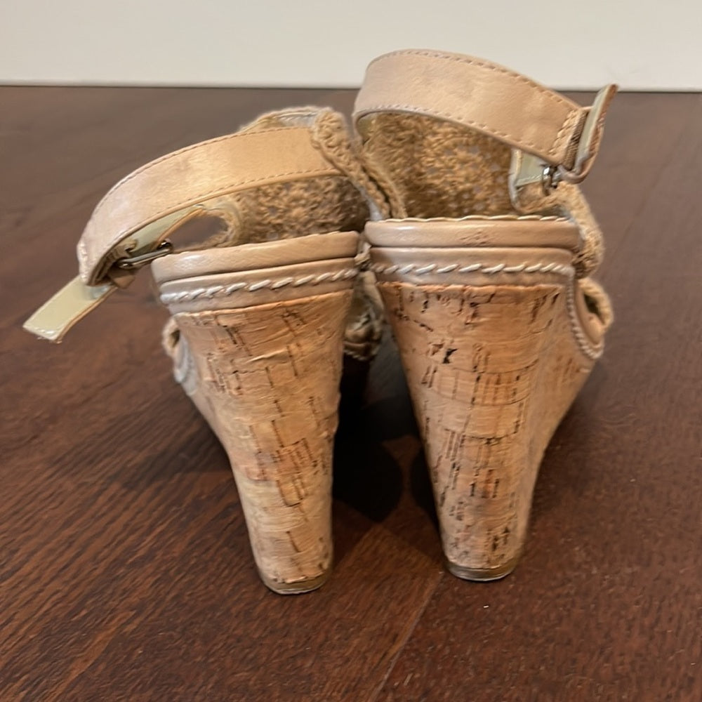 Lulu Townsend Beige Women’s Wedges Size 9