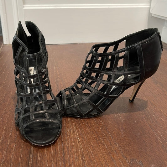 Manolo Blahnik Black Peep Top Sandals Size 39