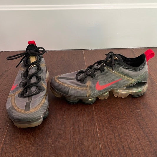 Nike Women’s Vapormax Black Sneakers Size 7