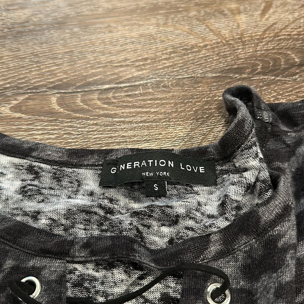 Generation Love Women’s Cheetah V-Neck - Size Small