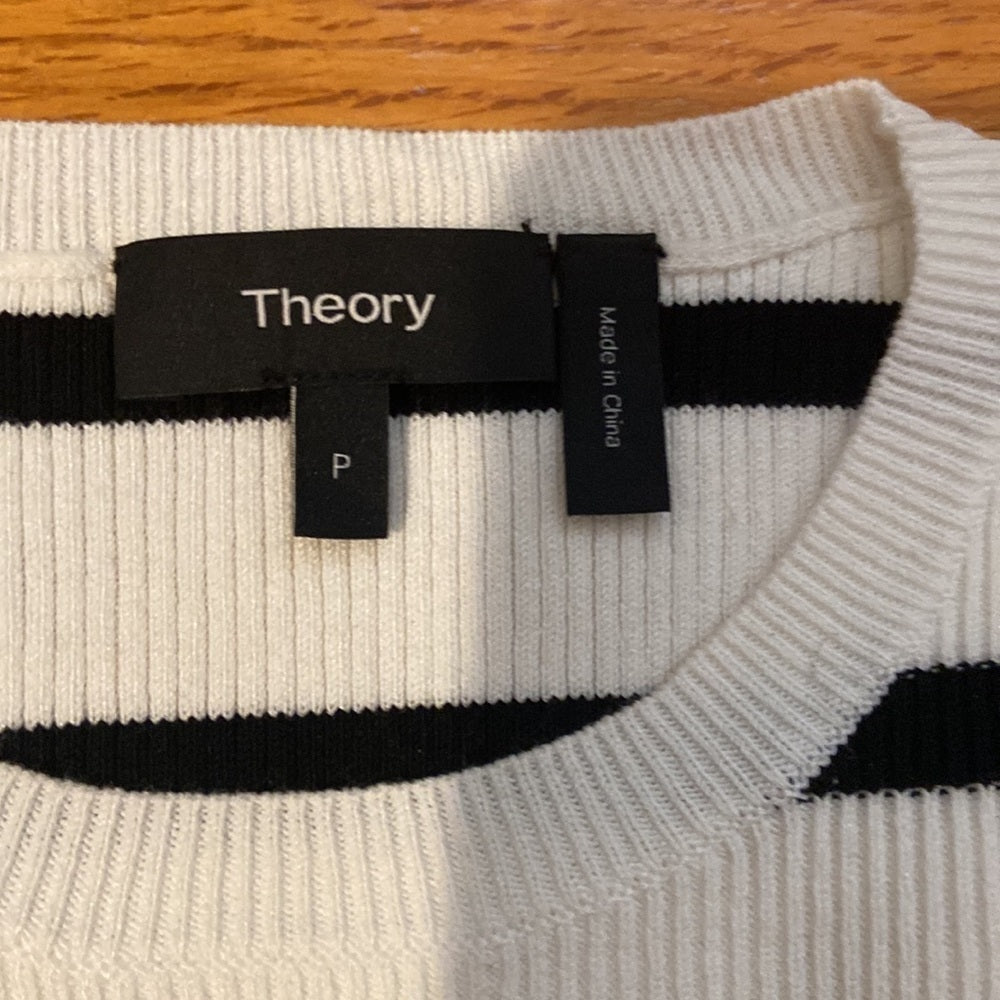 Women’s Theory long sleeved top. Black/white. Size P