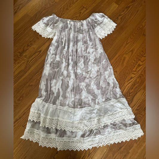 Grey and White Short Sleeve Lace Trim Dress