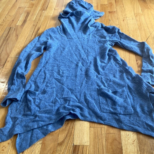Women’s Saks Fifth Avenue Cashmere sweater. Blue. Size M