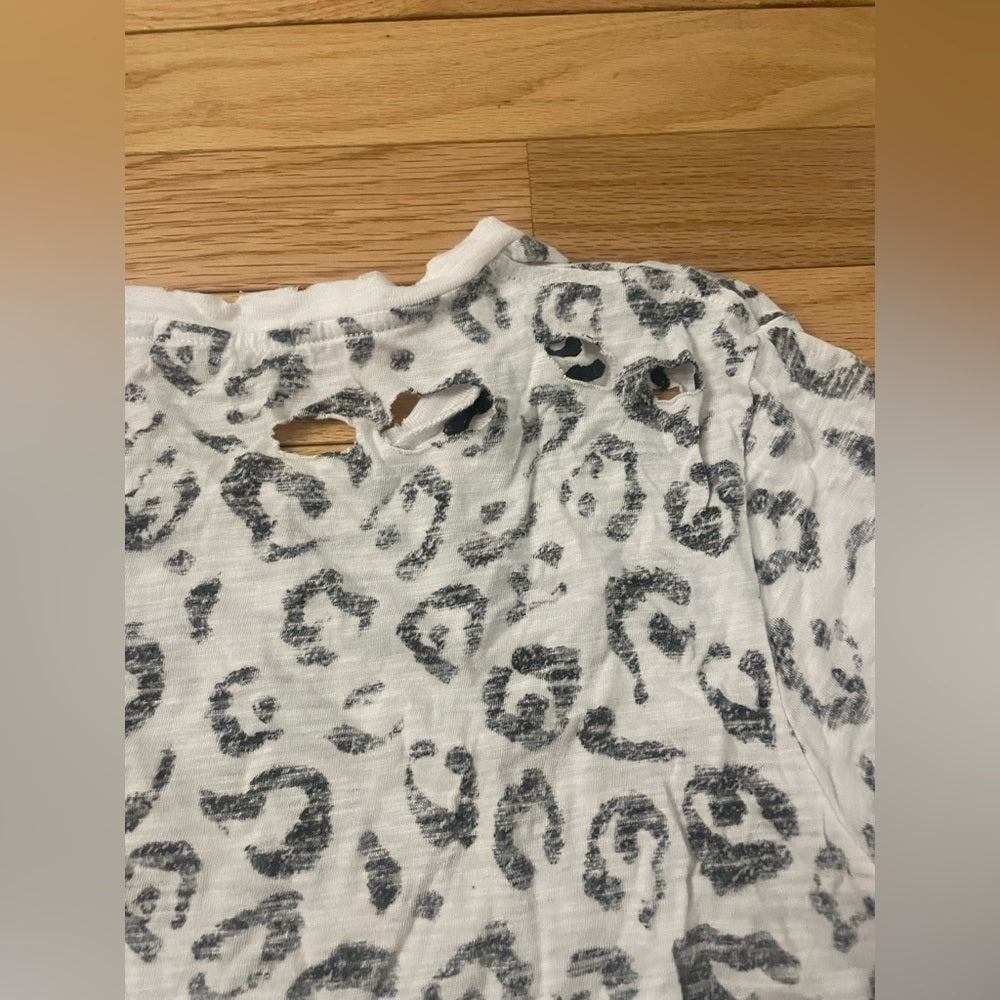 Chrldr Black and White Skull Tee Shirt Size XS