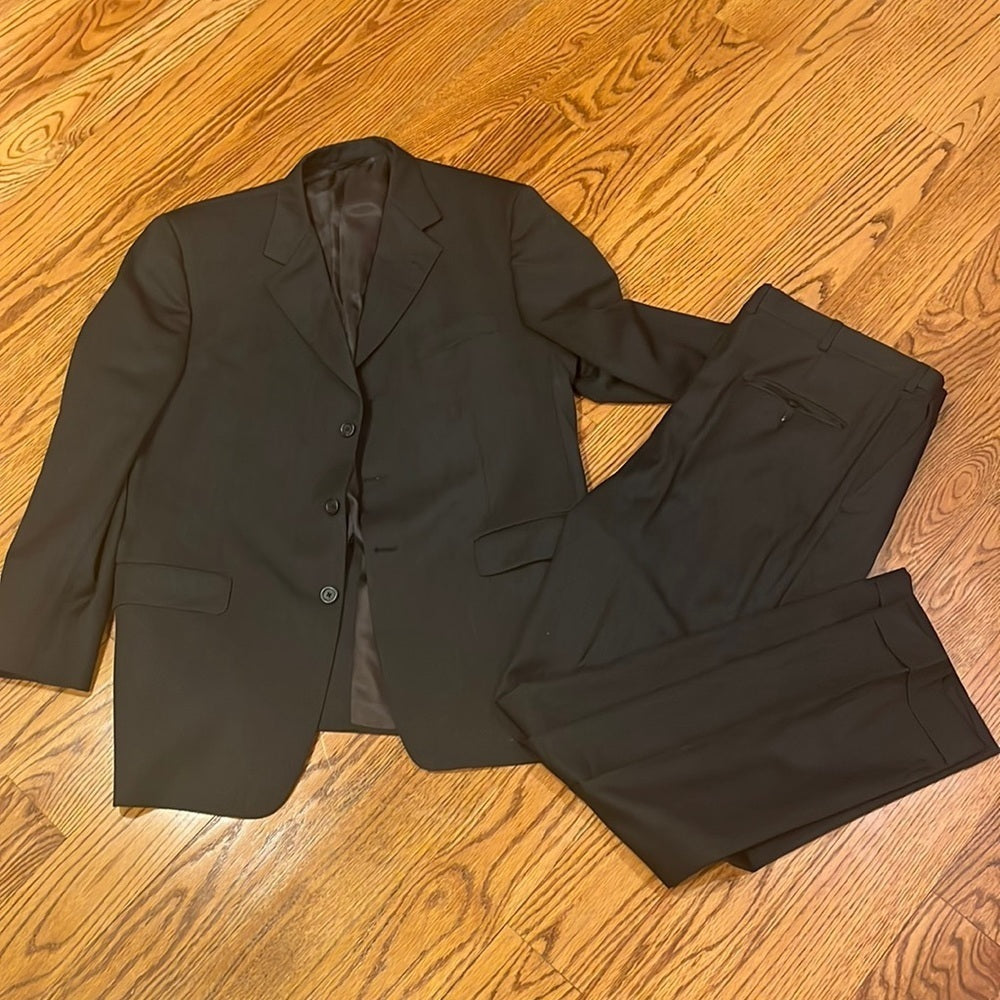 Burberry Men’s Wool Suit Size 44 Reg