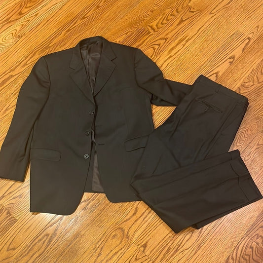 Burberry Men’s Wool Suit Size 44 Reg