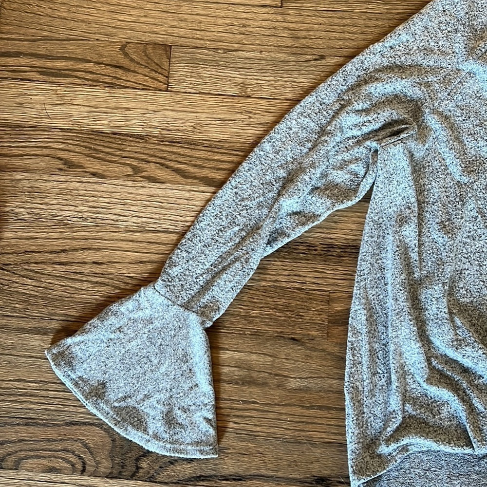 Women’s Neely grey long sleeve top Size Medium