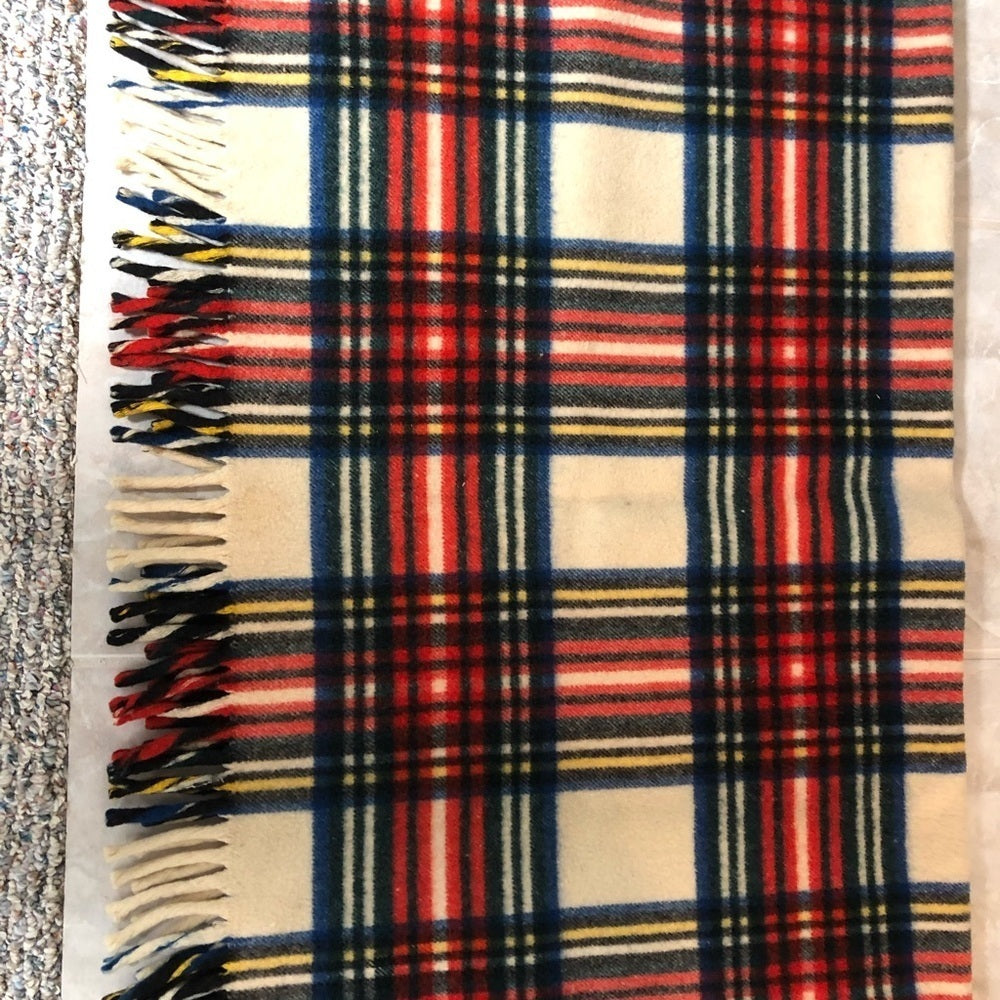 Victoria Curvon Blanket