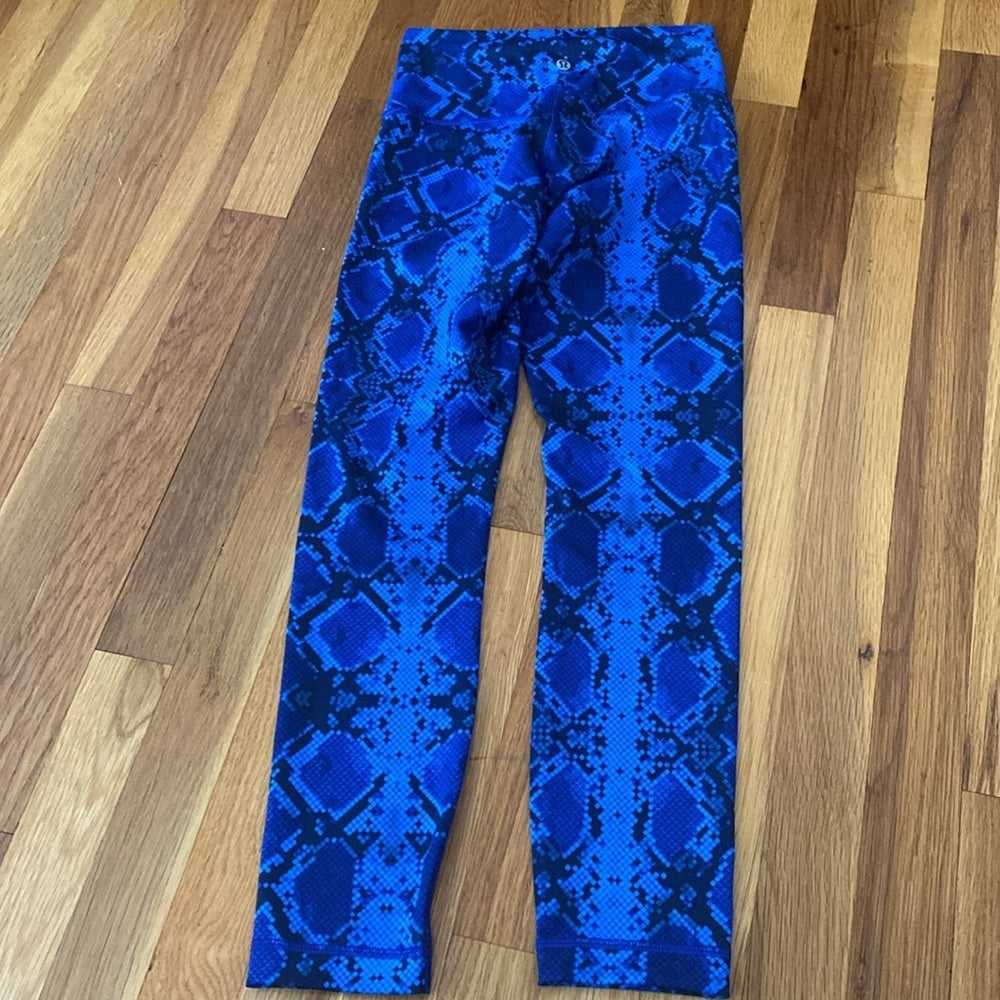 Lululemon Women’s Blue Snakeskin Leggings Size 4