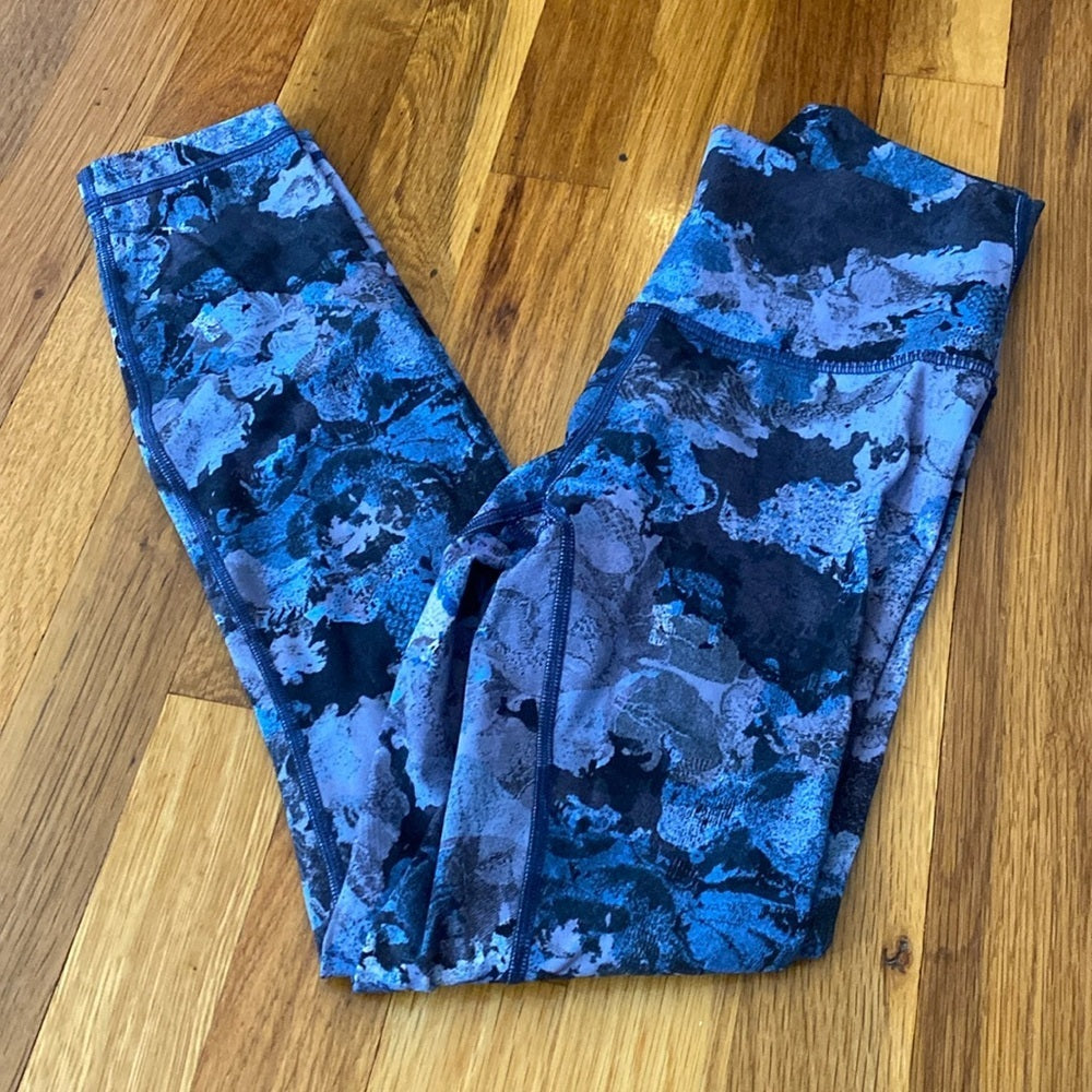 Lululemon Women’s Blue Tie Dye Leggings Size 4