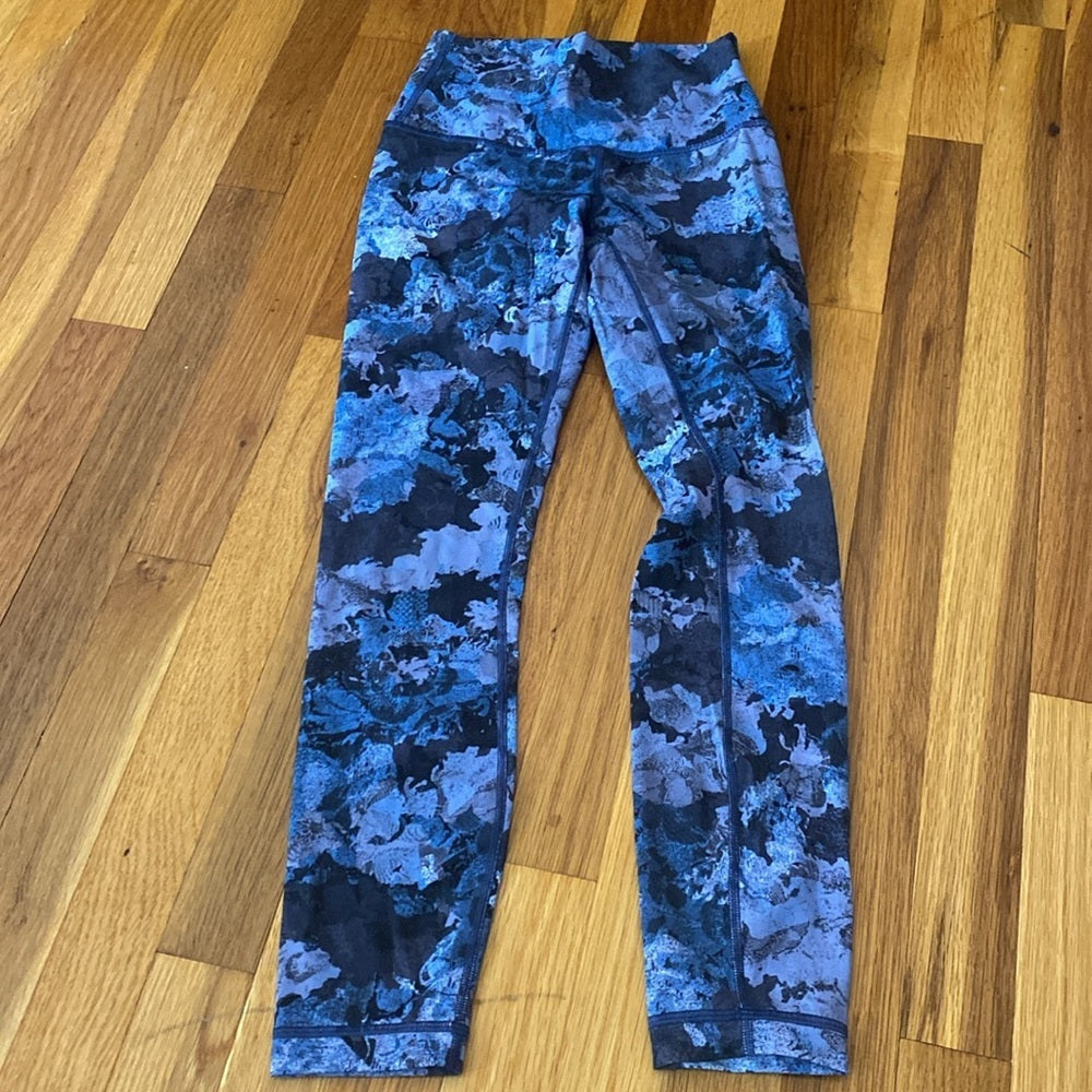 Lululemon Women’s Blue Tie Dye Leggings Size 4