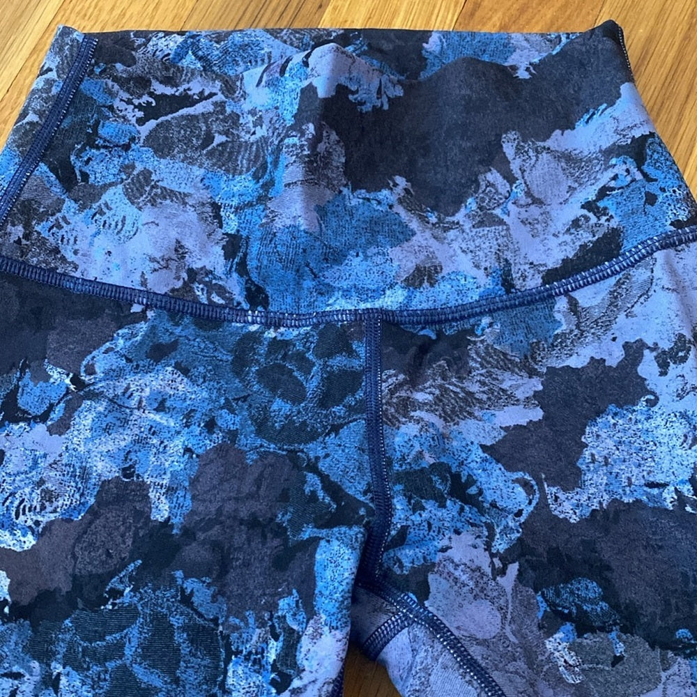 Lululemon Women’s Blue Tie Dye Leggings Size 4