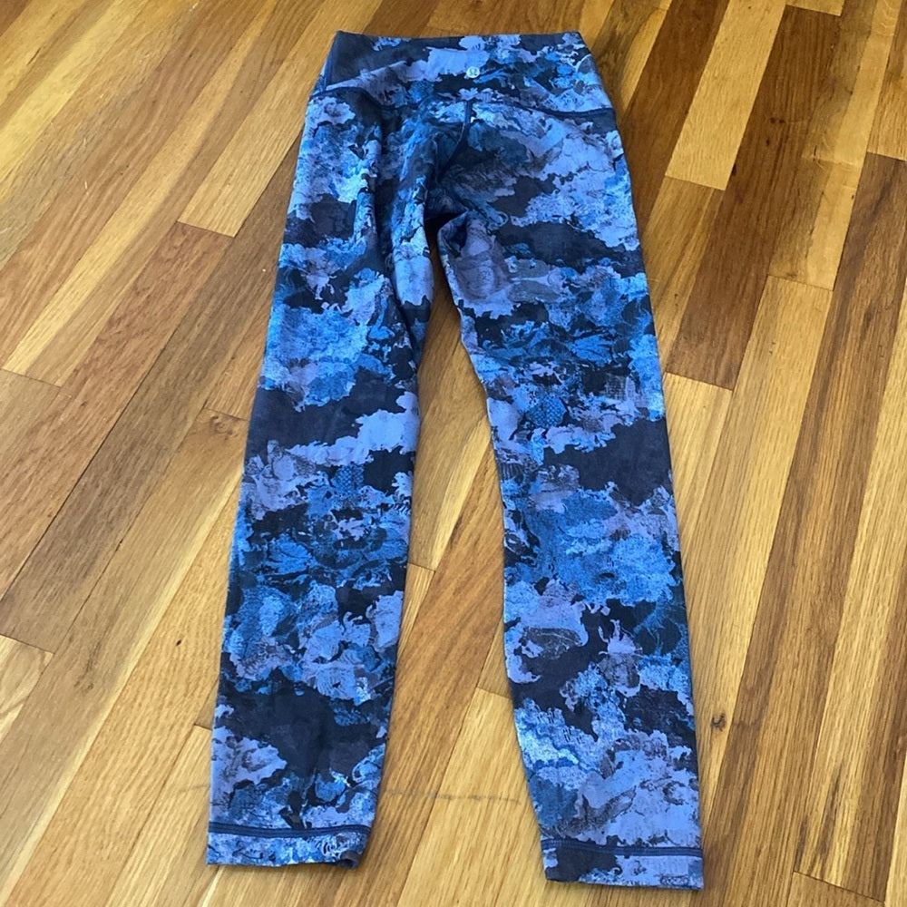 Lululemon Women’s Blue Tie Dye Leggings Size 4