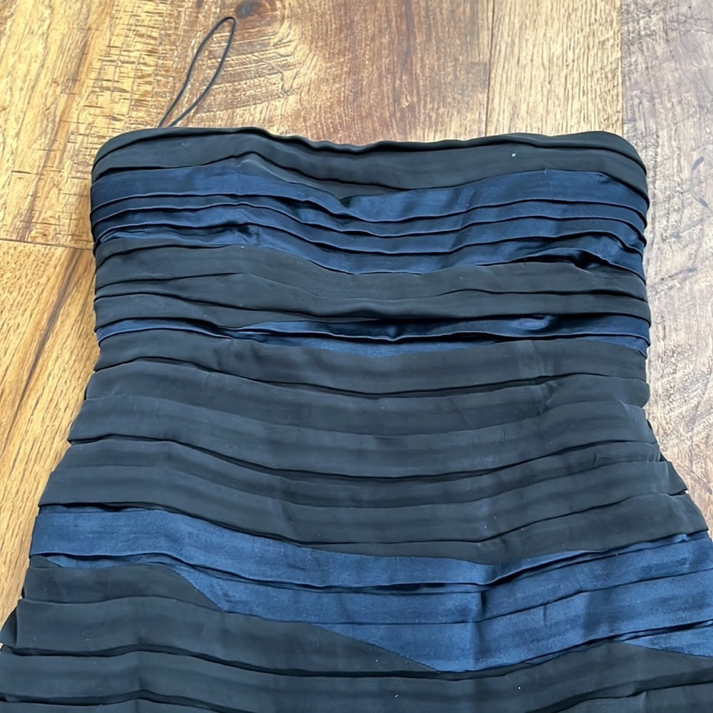 Alice + Olivia Woman’s Blue and Black Strapless Dress Size 4