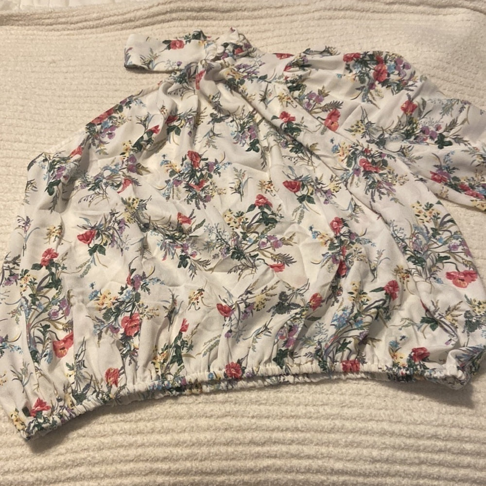 WOMEN’S We’re All Pretty Girls top. White with floral. Size M