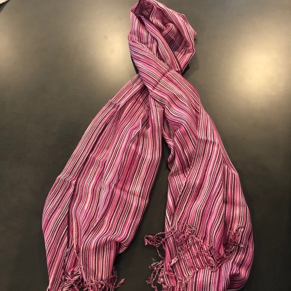 WOMEN’S scarf