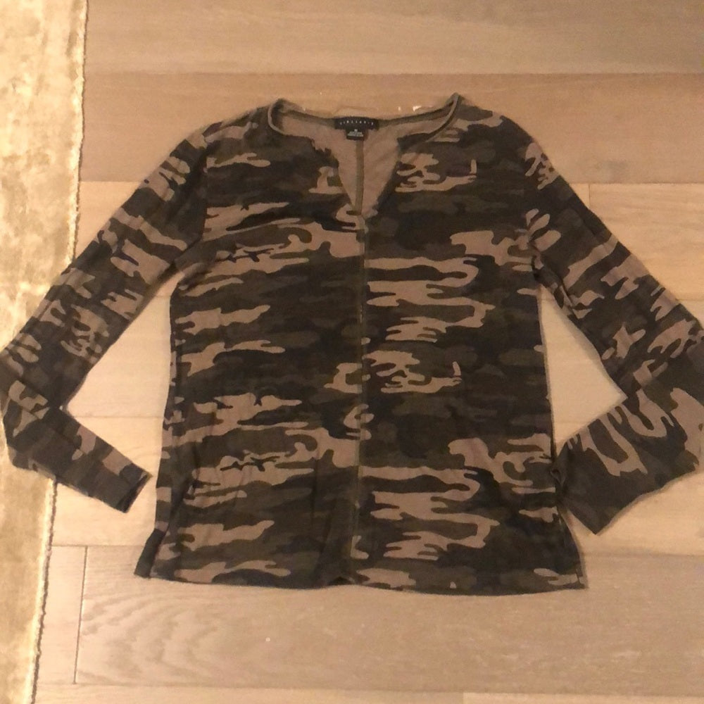 Sanctuary Camo Long Sleeve T-Shirt Size M