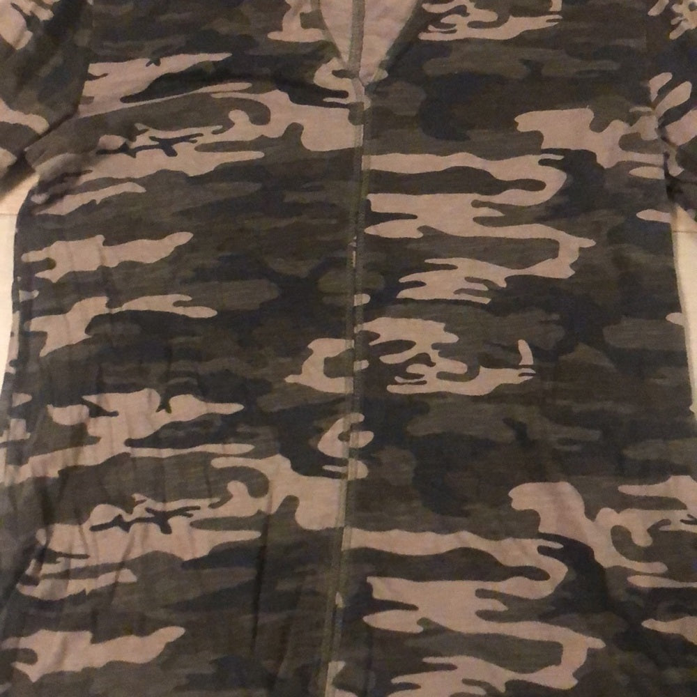 Sanctuary Camo Long Sleeve T-Shirt Size M
