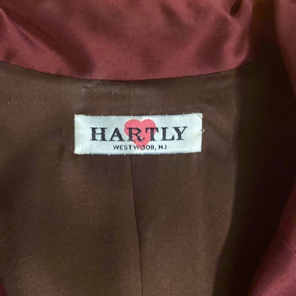 WOMEN’S Hartly skirt suit. Burgundy jacket with skirt