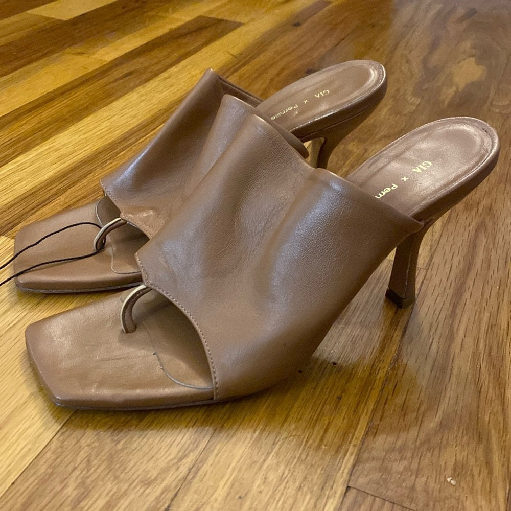 NWT GIA x Pernille Teisbaek Women’s Brown Slip On Heels Size 37