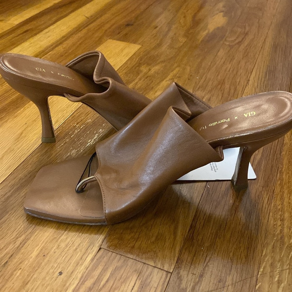 NWT GIA x Pernille Teisbaek Women’s Brown Slip On Heels Size 37